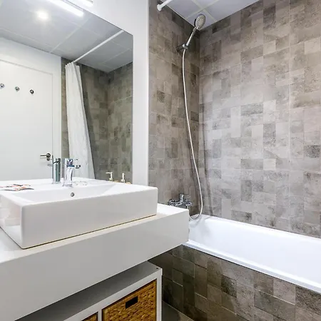 A&n Sea View Terrace & Pool Getaway 토레델마르