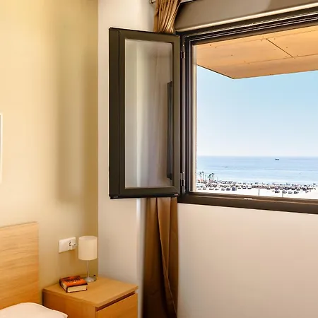 A&n Sea View Terrace & Pool Getaway 아파트 토레델마르