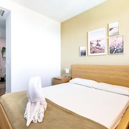 A&n Sea View Terrace & Pool Getaway 토레델마르