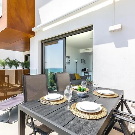 A&n Sea View Terrace & Pool Getaway 아파트 토레델마르