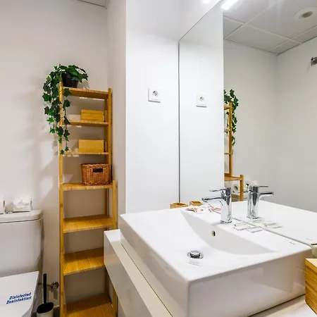 A&n Sea View Terrace & Pool Getaway 아파트
